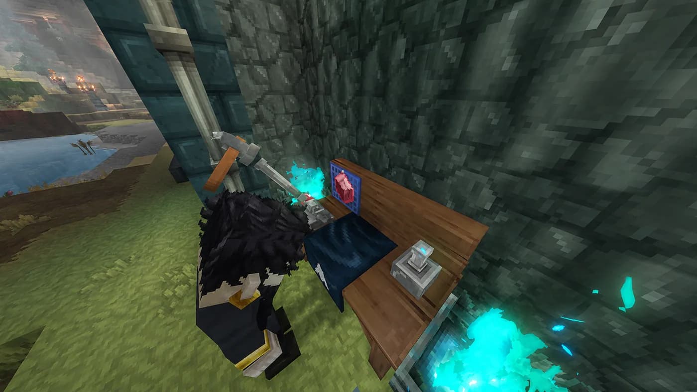 Jogador usando a mesa de trabalho do mod Astrea Factions